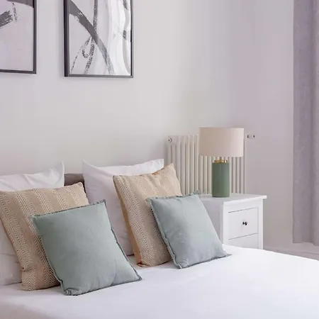 Contemporary 3br 8p Duplex - Elysees Madeleine Париж