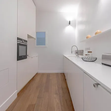 Contemporary 3br 8p Duplex - Elysees Madeleine