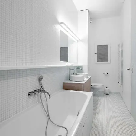 Contemporary 3br 8p Duplex - Elysees Madeleine *